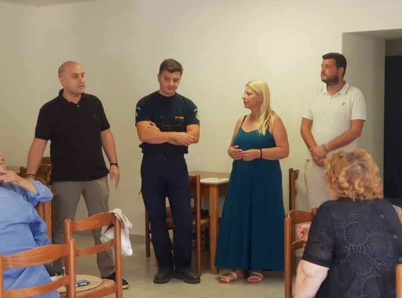 Δήμος Ελασσόνας | Ενημέρωση των μελών του ΚΑΠΗ Ελασσόνας από το Α.Τ. Ελασσόνας για τις τηλεφωνικές απάτες