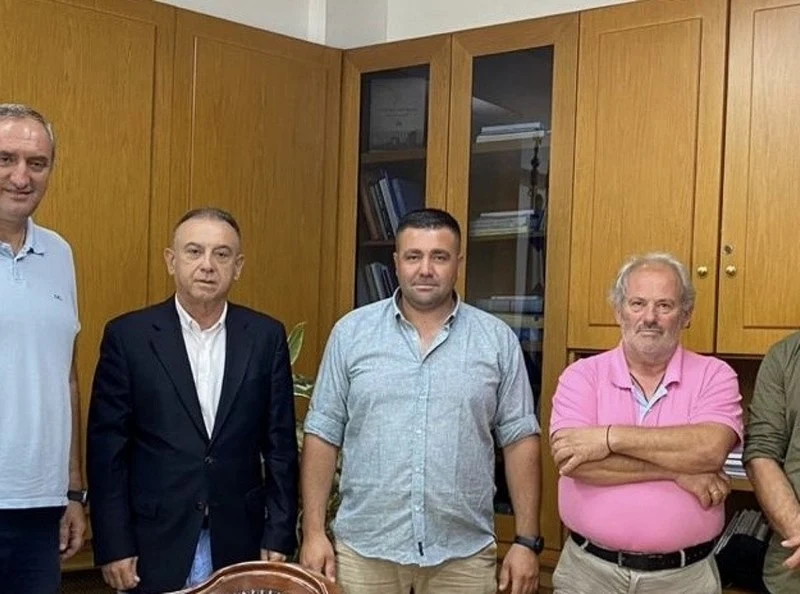 Κέλλας: Να μην ανησυχούν οι κτηνοτρόφοι του Τυρνάβου για το θέμα των φωτοβολταϊκών πάρκων