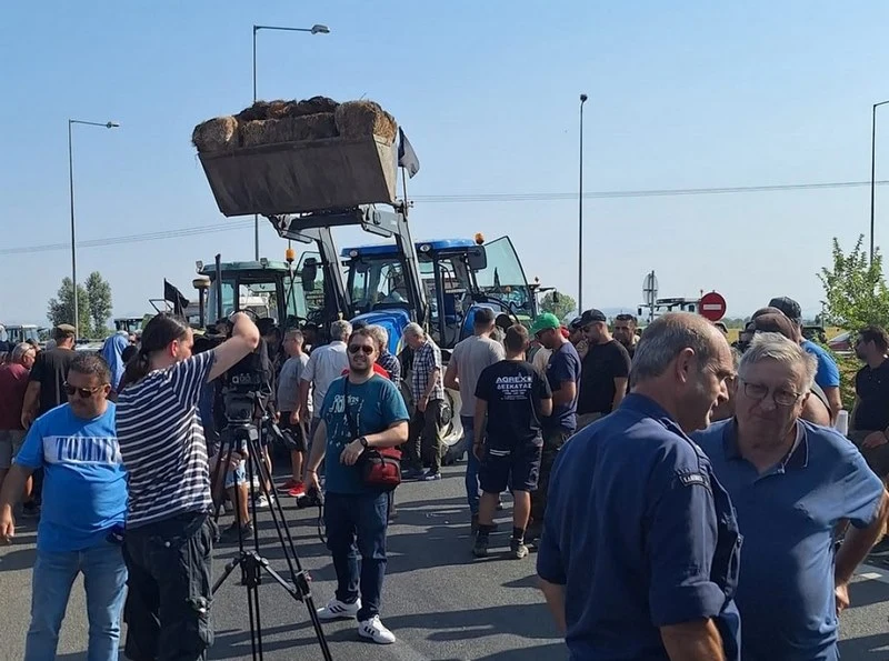 Οι αποζημιώσεις για τις πλημμύρες... βγάζουν τρακτέρ σε Φάρσαλα και Πλατύκαμπο