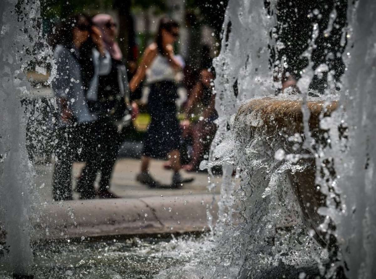 Καιρός: Μελτέμια 7 μποφόρ και θερμοκρασία στους 38