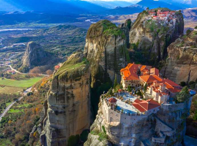 Σε κορυφαίο ταξιδιωτικό προορισμό αναδεικνύονται τα Μετέωρα με 2,5 εκατ. επισκέπτες το χρόνο
