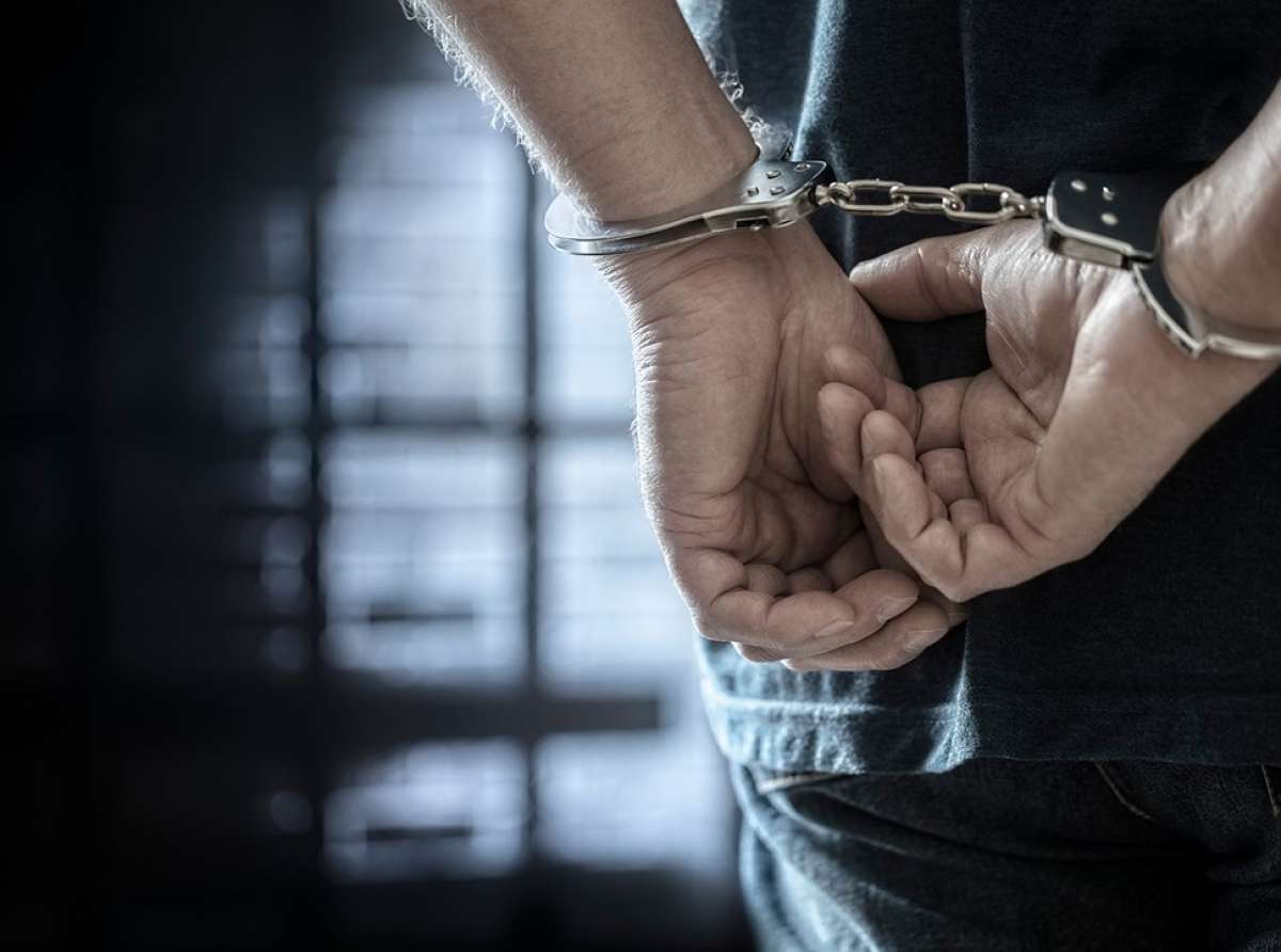 Συλλήψεις για κάνναβη, οπλοκατοχή και ωράριο μουσικής σε Αλμυρό και Σκιάθο