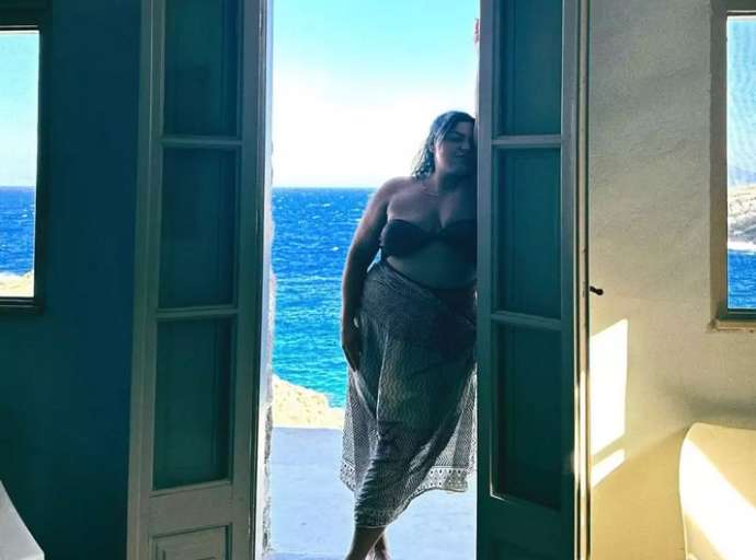 Δανάη Μπάρκα: Η ολόσωμη φωτογραφία με μαγιό από τις διακοπές της