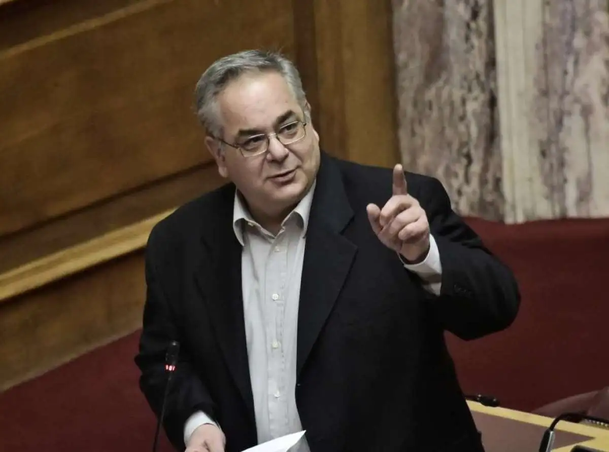 Λαμπρούλης: Εξαίρεση από κατάσχεση και συμψηφισμό του εξωιδρυματικού επιδόματος