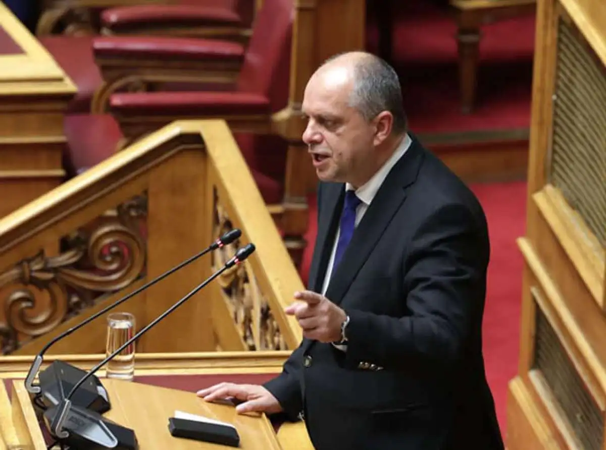 Καπετάνος: Δυνατότητα απόσπασης εκπαιδευτικού κατά προτεραιότητα λόγω μονογονεϊκής οικογένειας