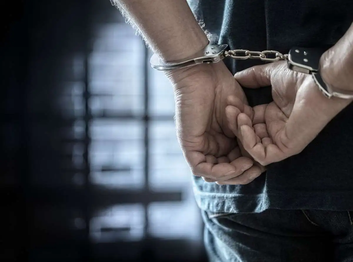 Κυκλοφορούσε στα Τρίκαλα με δύο καταδίκες