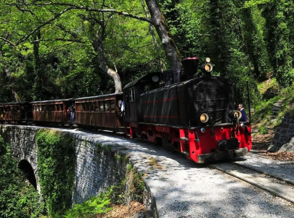 Συνεχίζει δρομολόγια το Τρενάκι του Πηλίου