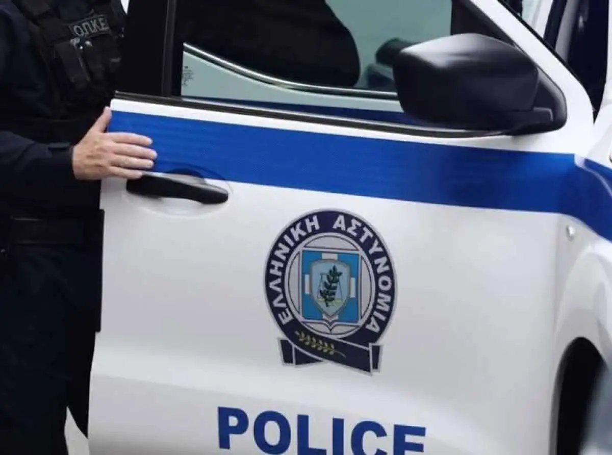 Έσπασαν καθρέφτη περιπολικού στα Φάρσαλα επειδή πήγε να τους συλλάβει!