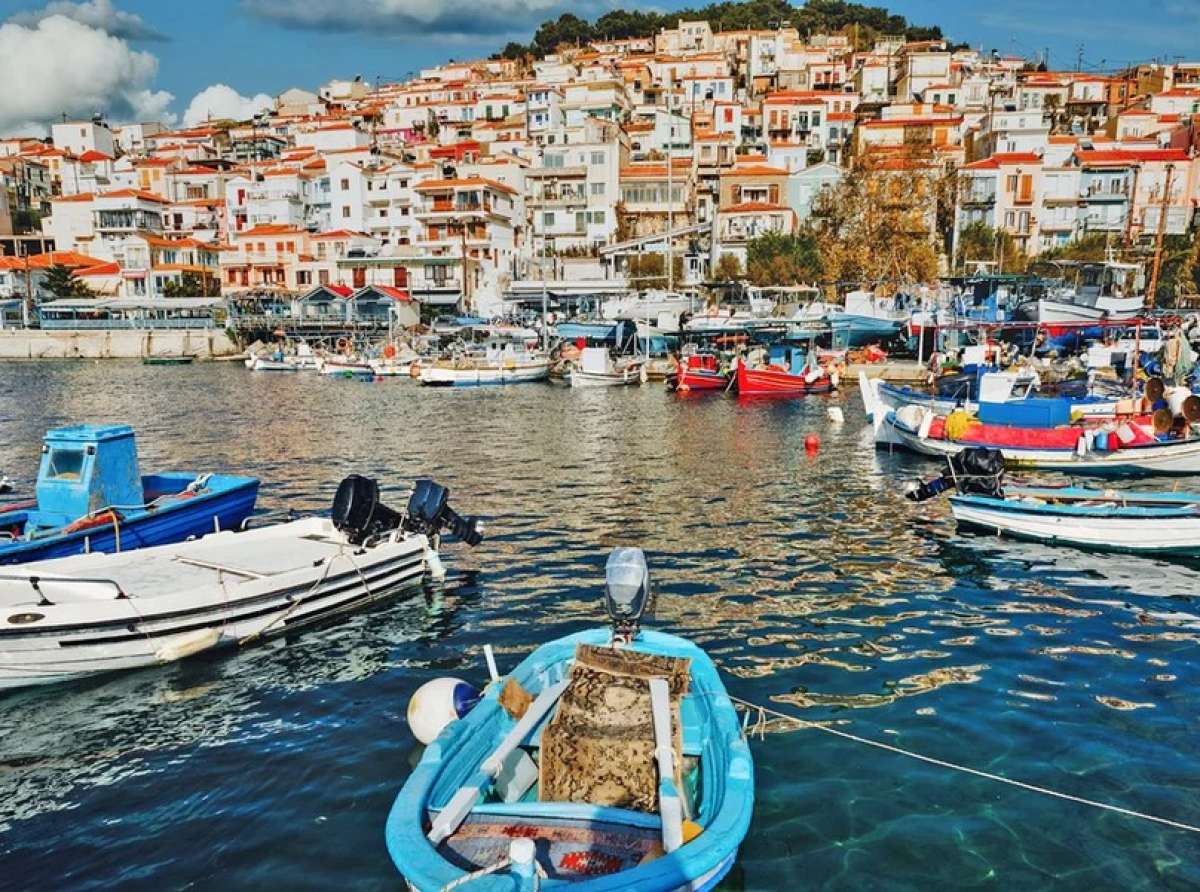 Αναστάτωση στο λιμάνι της Μυτιλήνης: Γυναίκα γλίστρησε και έπεσε στη θάλασσα ενώ επιβιβαζόταν στο πλοίο