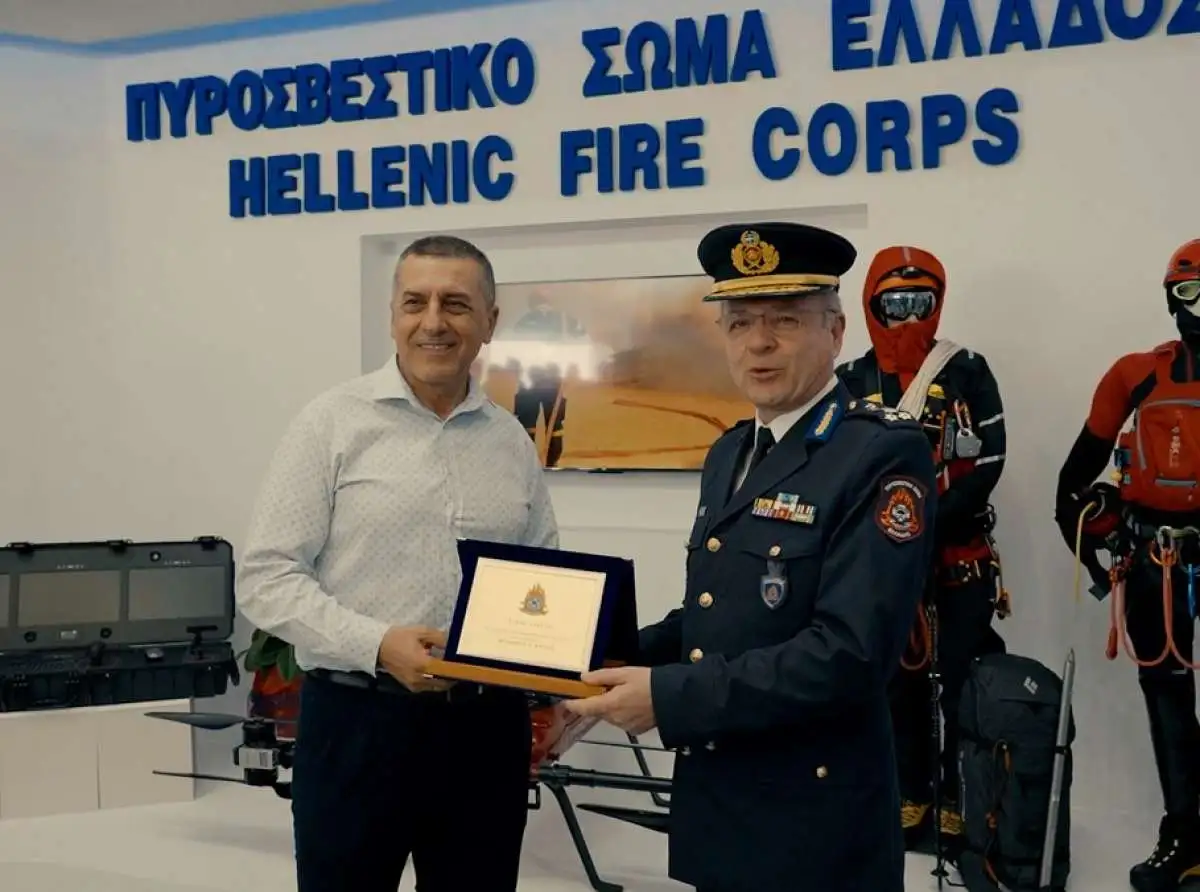 Το Πυροσβεστικό Σώμα τίμησε τον Δ.Κουρέτα για τη συνεισφορά του στην αντιπυρική περίοδο
