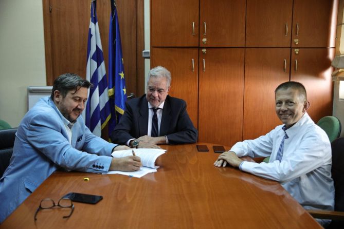 Υπογραφές για νέο αξονικό τομογράφο στο ΓΝΛ