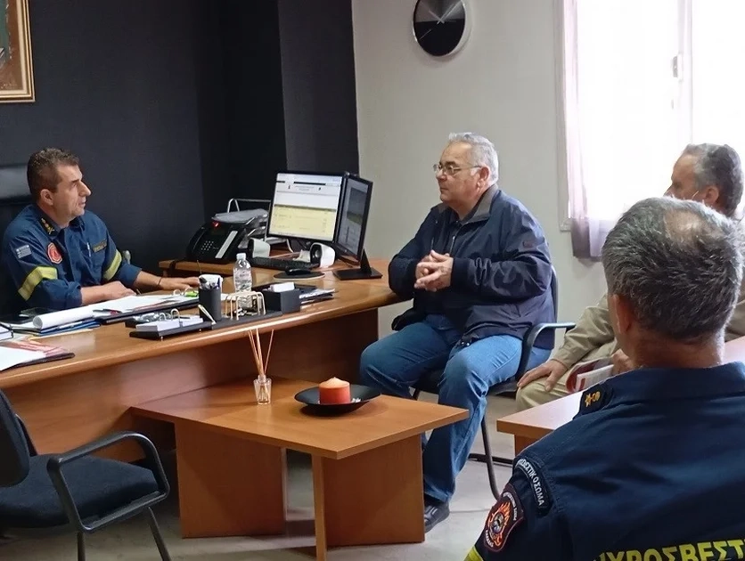 Αντιπροσωπεία του ΚΚΕ στον 1ο Πυροσβεστικό Σταθμό Λάρισας