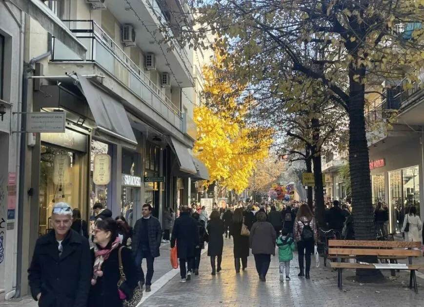 Πασχαλινό ωράριο: Συγκρατημένη αισιοδοξία στην αγορά – Εμπόδια από καιρό και ακρίβεια