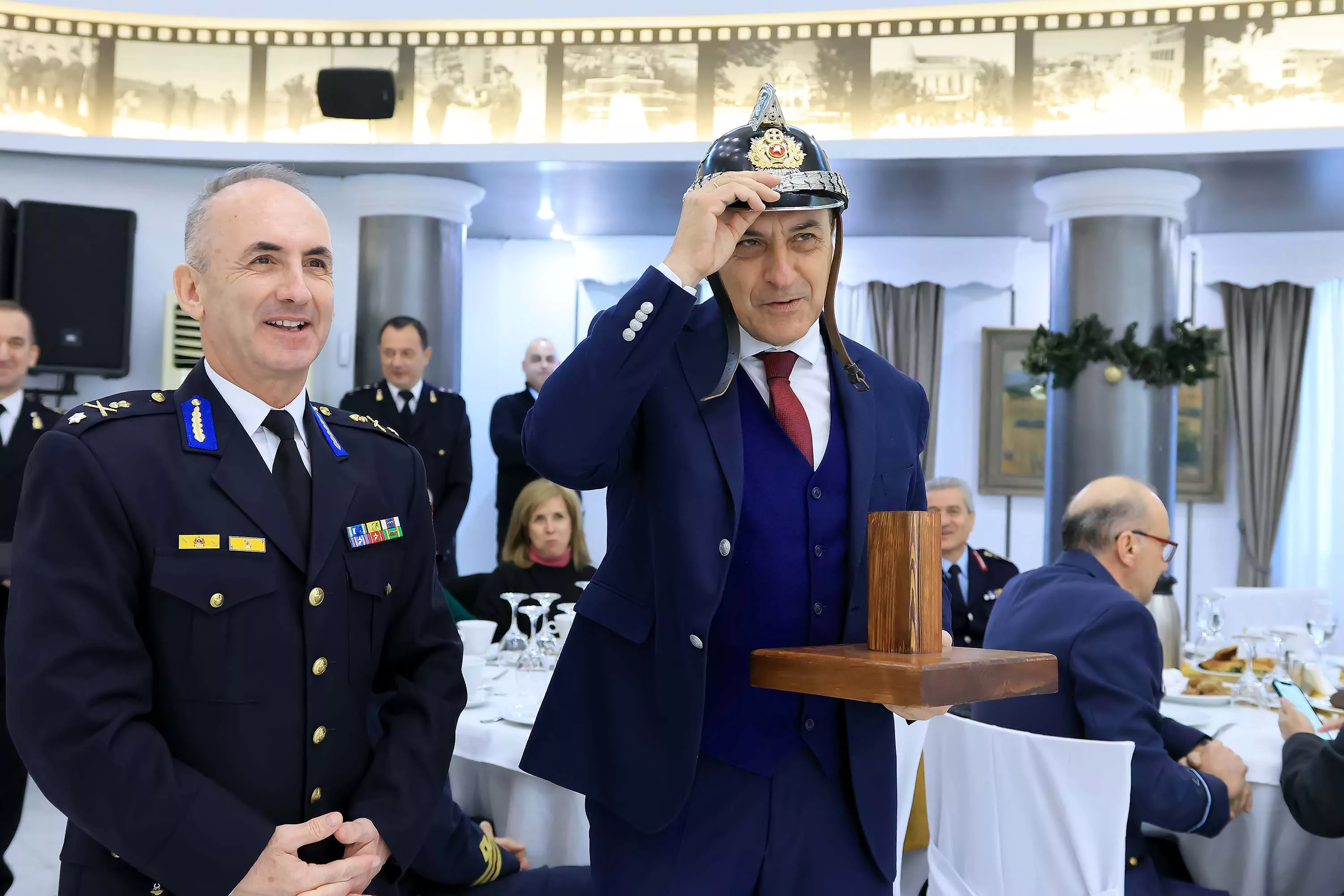Τιμές από την Πυροσβεστική σε Κουρέτα και Λεοντάρη (ΦΩΤΟ)