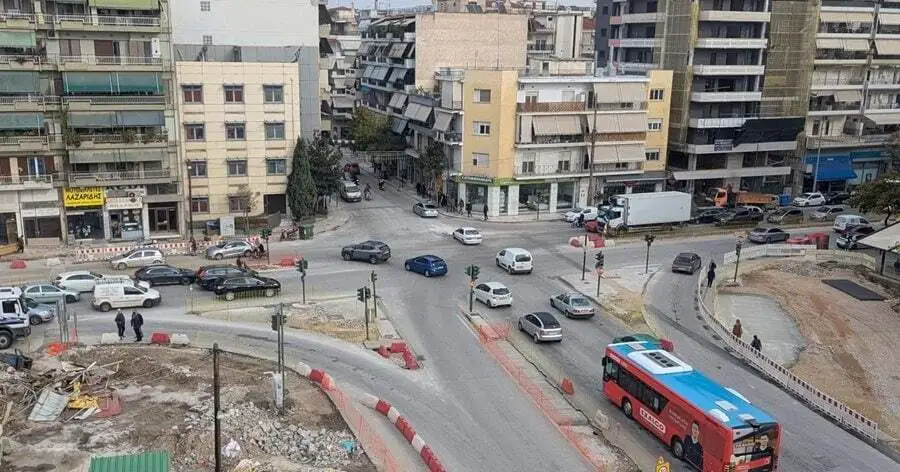 Επανήλθαν σε λειτουργία τα φανάρια στη διασταύρωση Ηρ. Πολυτεχνείου – Φαρσάλων