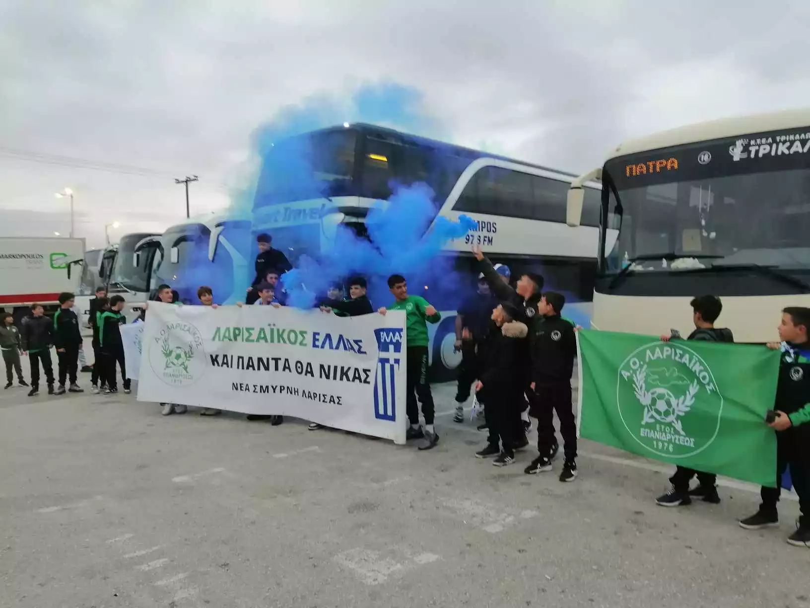 Μαζικά και δυναμικά οι Λαρισαίοι στο πλευρό της Εθνικής (VIDEO &amp; ΦΩΤΟ)