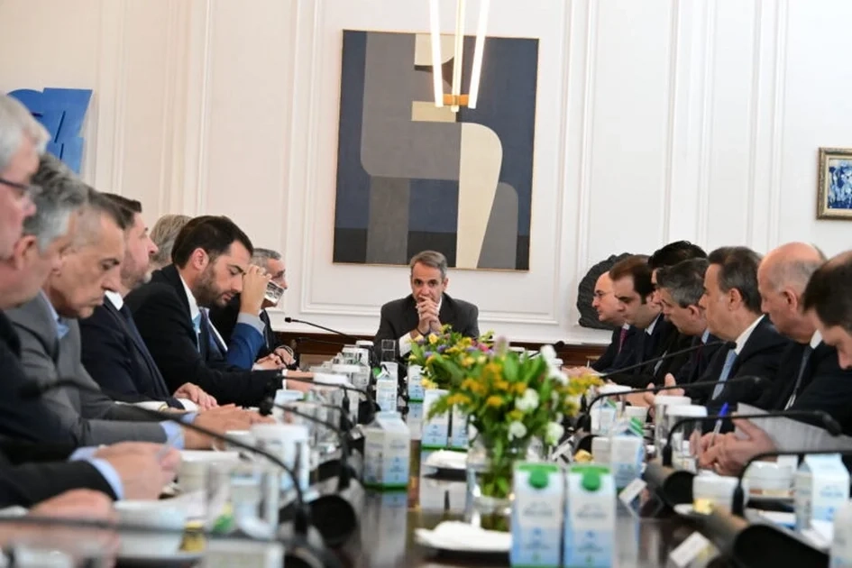 Μητσοτάκης με Περιφερειάρχες: Στο επίκεντρο η υλοποίηση προγραμμάτων ΕΣΠΑ και τα σχέδια ανάπτυξης
