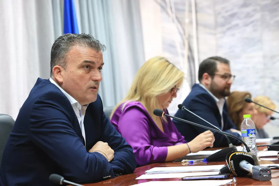 Διαπαραταξιακή Επιτροπή για την προώθηση των Λαρισαίων καλλιτεχνών η πρόταση Μαμάκου για το "Θεσσαλικό"