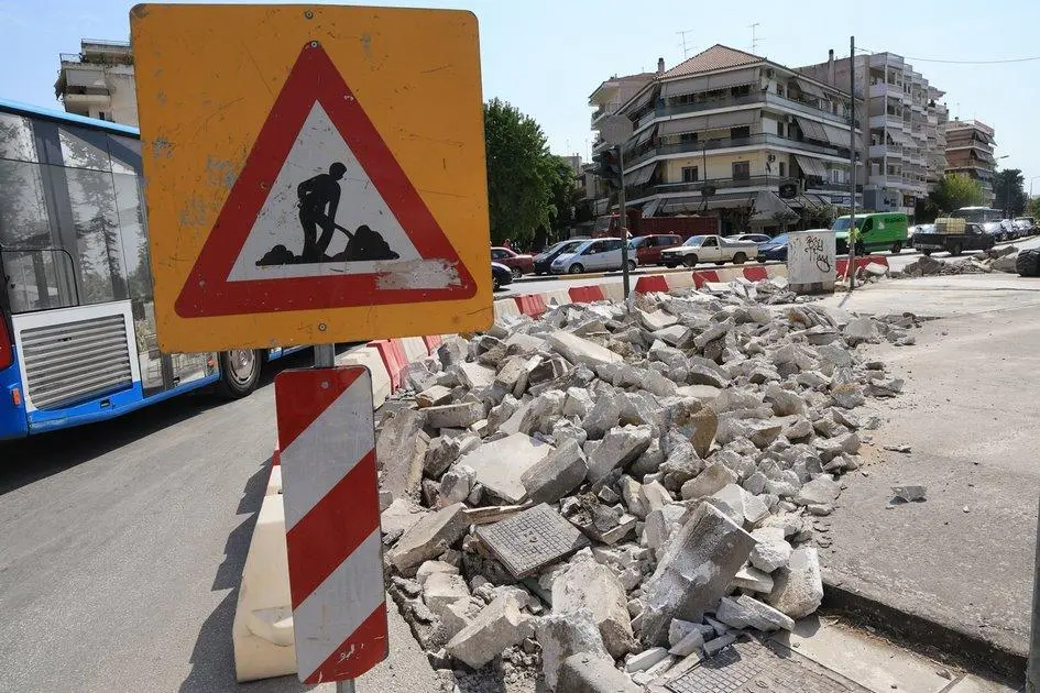 Σε εξέλιξη οι εργασίες για τον κυκλικό κόμβο της Φαρσάλων