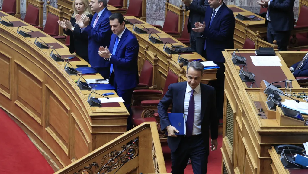 Η Βουλή... στα κόκκινα - Κοινή πρόταση δυσπιστίας από την αντιπολίτευση
