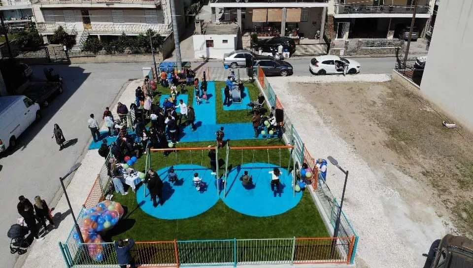 Παιχνίδι και χαμόγελα στη συνοικία της Νέας Σμύρνης - Στη διάθεση του κοινού νέα σύγχρονη Παιδική Χαρά (ΦΩΤΟ)