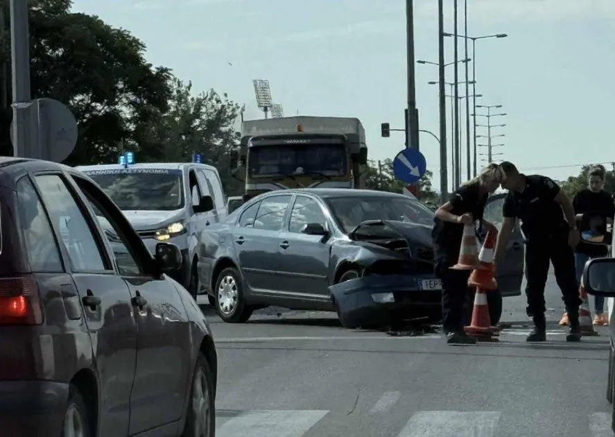 Κυκλοφοριακό κομφούζιο λόγω τροχαίου μεταξύ Λάρισας και Γιάννουλης (ΦΩΤΟ)
