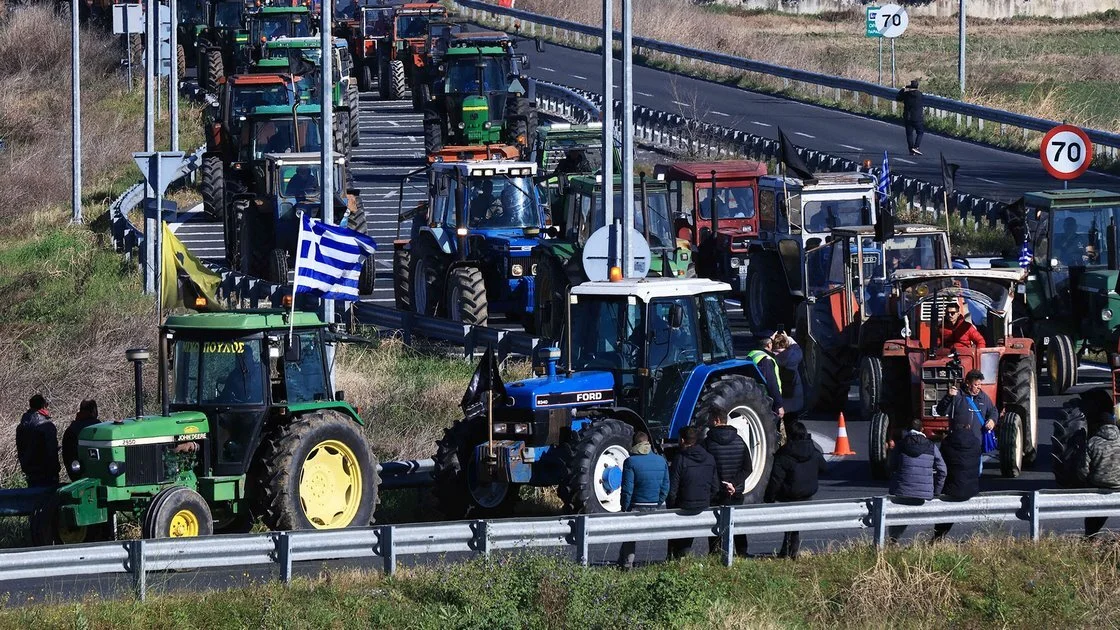 Κρίσιμες ώρες για τα αγροτικά: Ανακοινώσεις από την κυβέρνηση, αποφάσεις από τους αγρότες