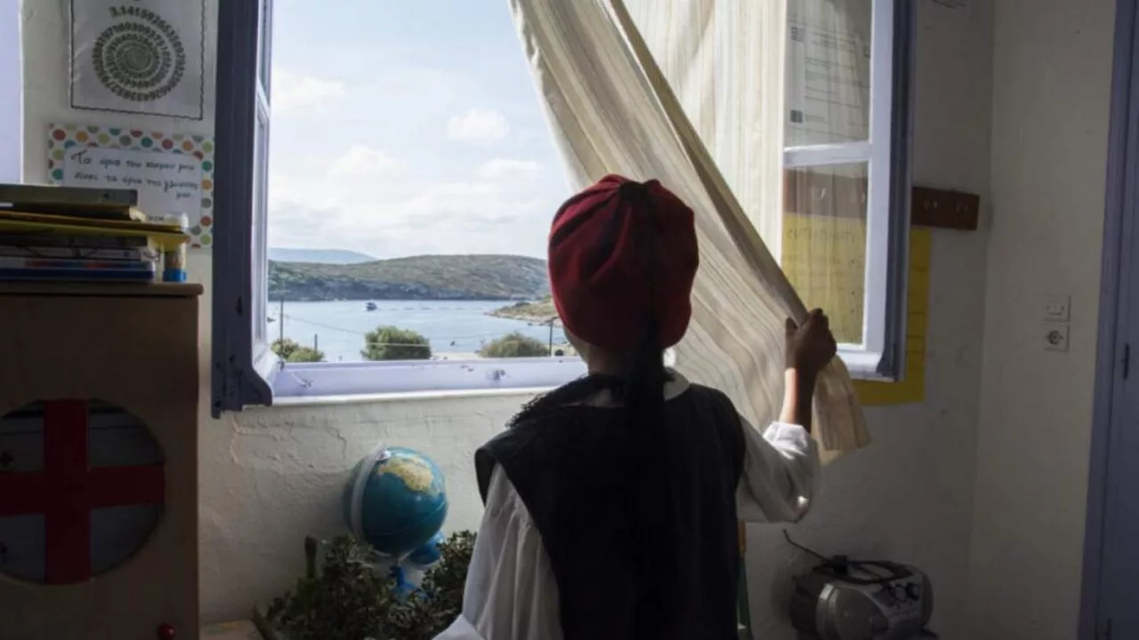 Λαρισαίοι μαθητές θα παρελάσουν στους απομακρυσμένους Αρκιούς για να τιμήσουν... το τελευταίο παιδί του νησιού!
