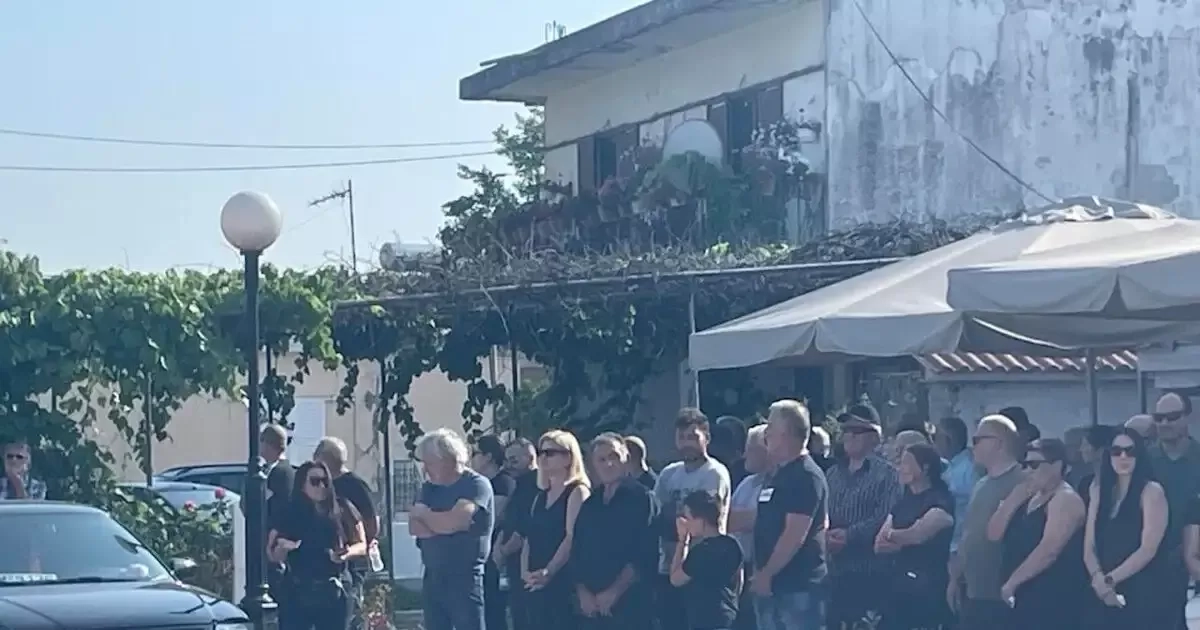 Το τελευταίο «αντίο» στον 14χρονο Σπύρο που πνίγηκε στον Άραχθο