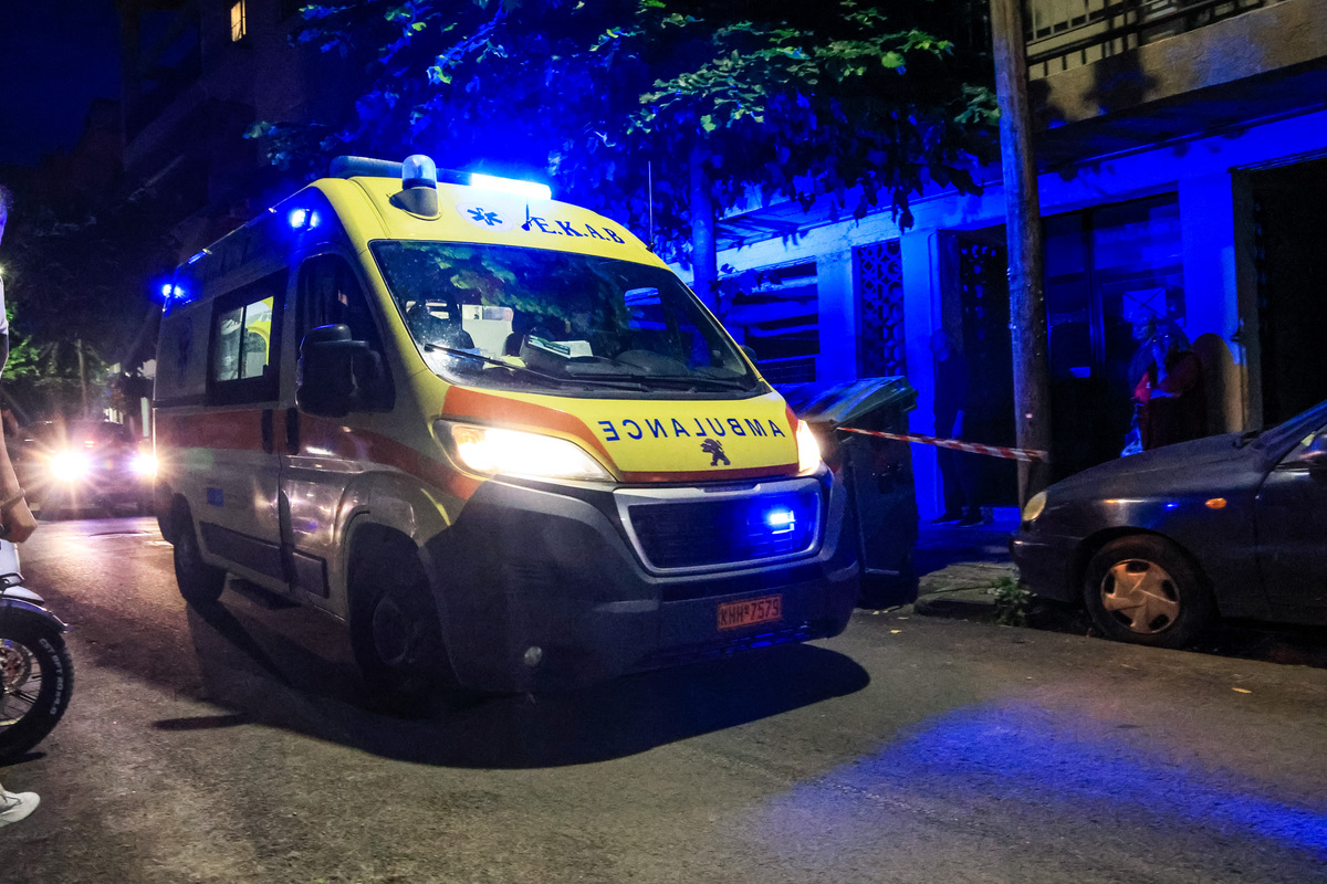 Αιματηρή συμπλοκή με θύματα δύο ανηλίκους τα ξημερώματα στην Αιόλου