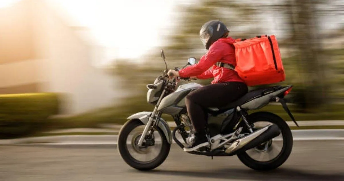 19 χώροι στάθμευσης δίκυκλων delivery στη Λάρισα - Οι αντιρρήσεις της αντιπολίτευσης 
