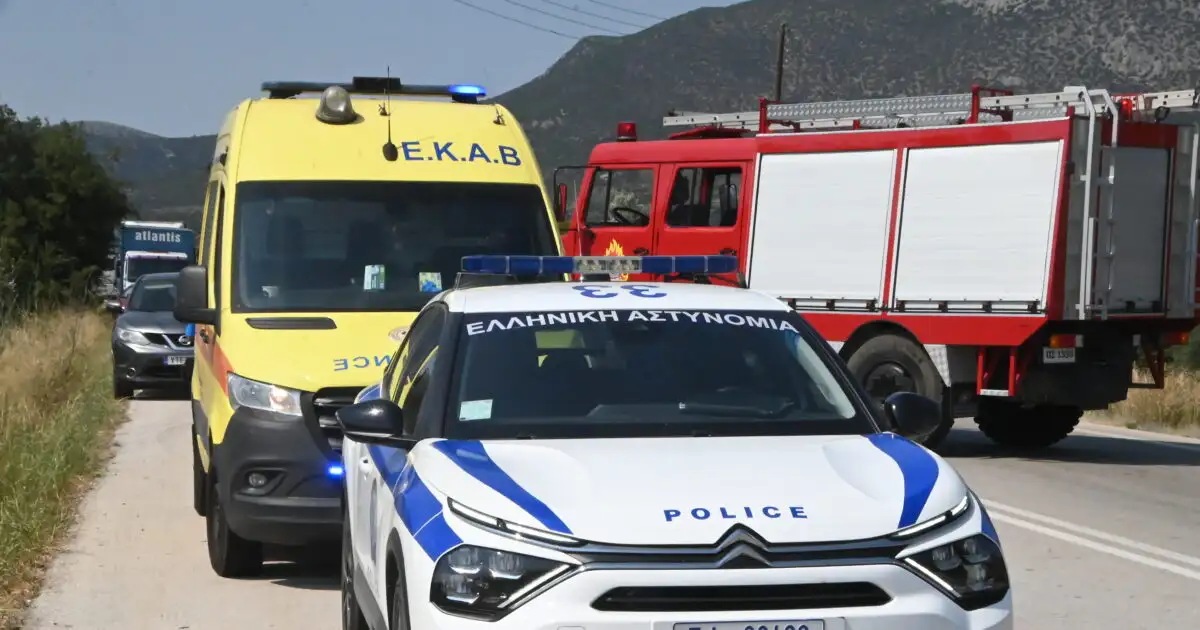 Αυτοκίνητο συγκρούστηκε με όχημα της Πυροσβεστικής, στο νοσοκομείο 20χρονος