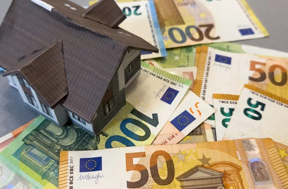 Ένα επιπλέον ενοίκιο αναδρομικά για υγειονομικούς και εκπαιδευτικούς – Τι προβλέπει η διάταξη