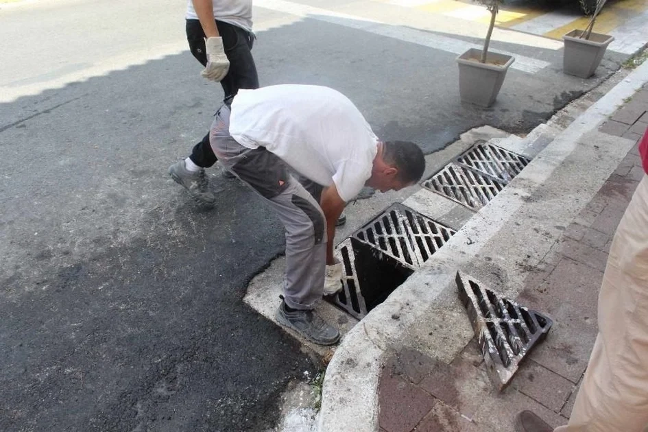ΔΕΥΑΛ: Καλέστε μας για φθορές σε φρεάτια