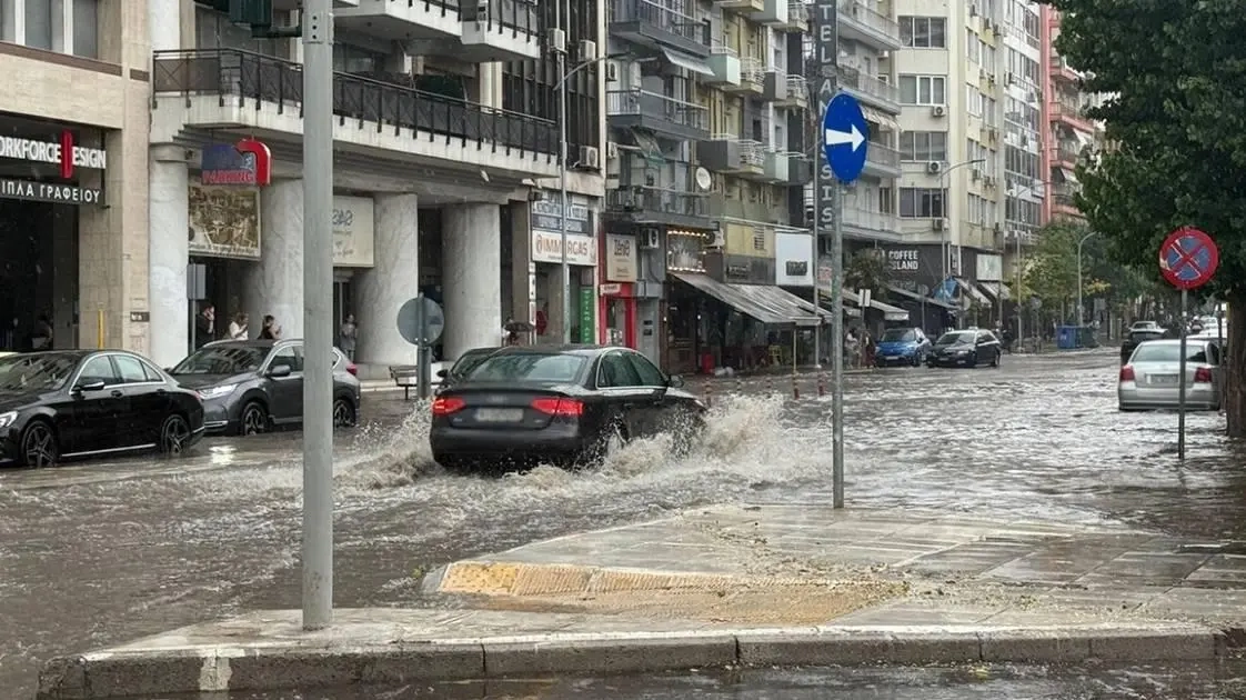 Καιρός: Καταιγίδες και έντονη μεταφορά αφρικανικής σκόνης το επόμενο 48ωρο – Χαμηλό βαρομετρικό «σφυροκοπά» την χώρα