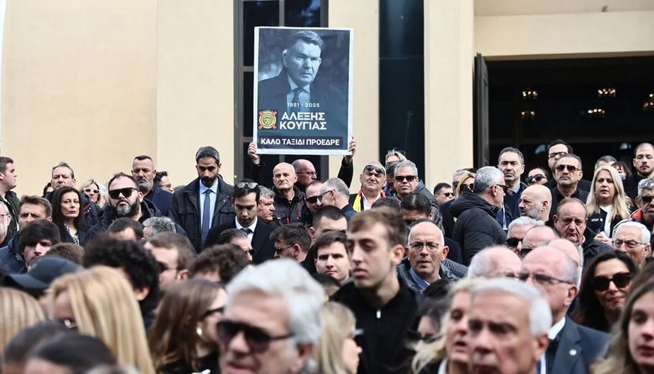 Οι "βυσσινί αποχρώσεις" στην κηδεία του Αλέξη Κούγια