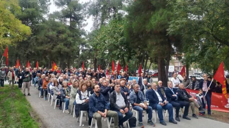 Το ΚΚΕ τίμησε την 80η επέτειο απελευθέρωσης της Λάρισας από τους Γερμανούς