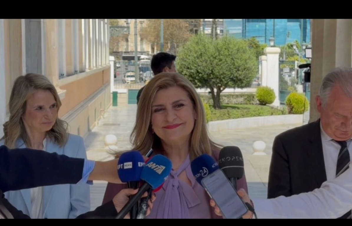 Λιακούλη από περιστύλιο Βουλής για Προανακριτική: Κυνισμός και δειλία... (VIDEO)