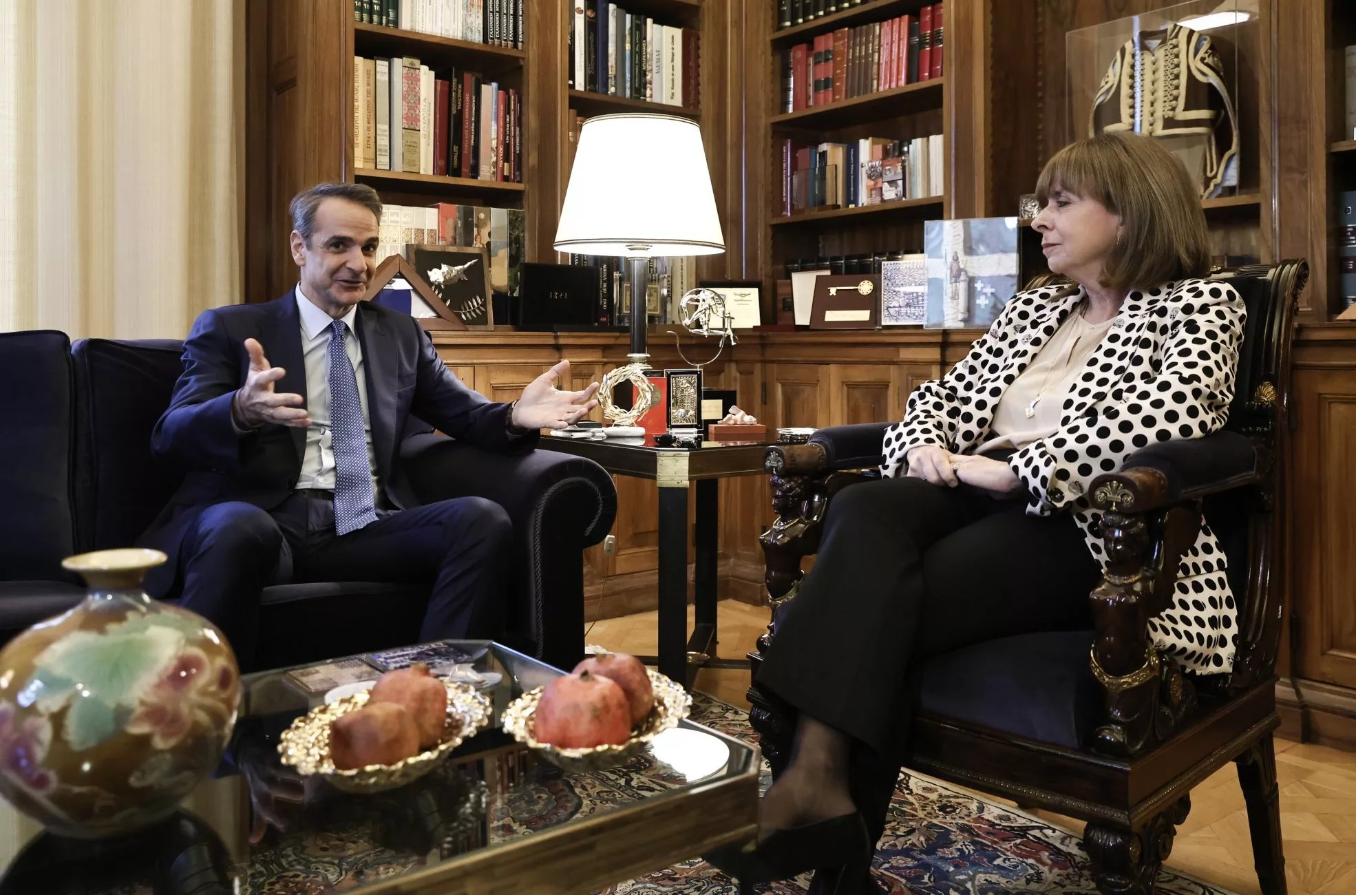 Αντίστροφη μέτρηση για την ΠτΔ: Το τετ α τετ Μητσοτάκη – Σακελλαροπούλου σηματοδοτεί τις εξελίξεις