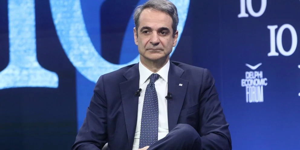 Τι εκτιμούν στο Μαξίμου για τις δημοσκοπήσεις που δείχνουν την ΝΔ να ανεβαίνει και την Πλεύση σταθερά δεύτερη