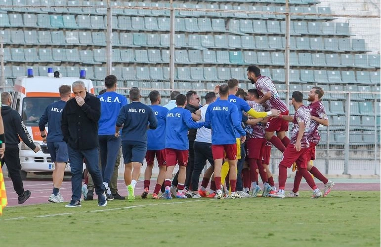 Ποινή έδρας στη Νίκη για την επίθεση οπαδών στον πάγκο της ΑΕΛ
