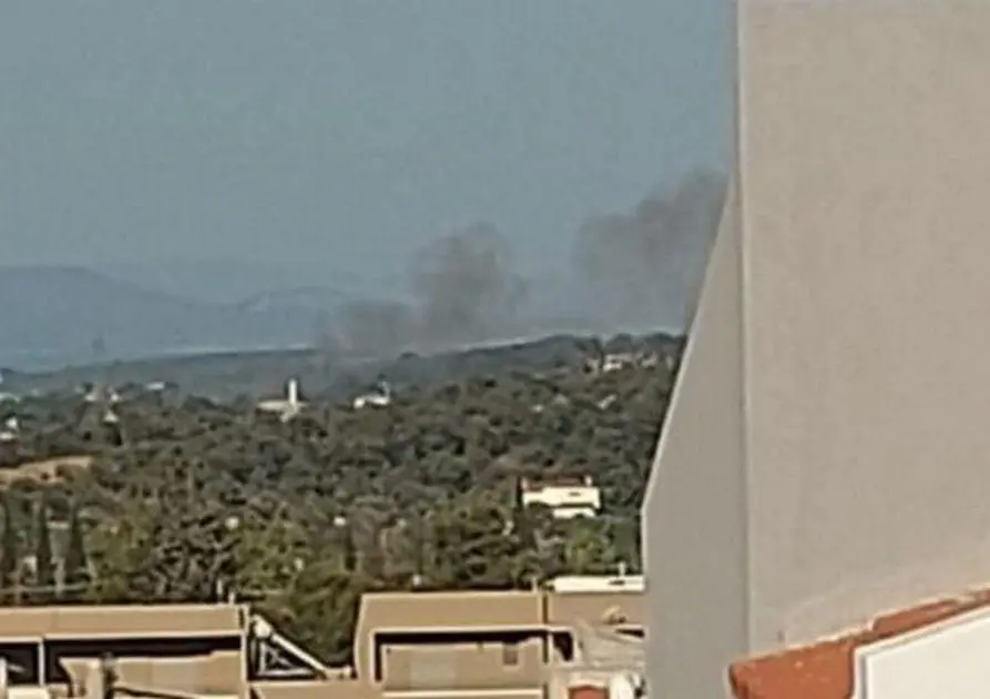 Φωτιά στην Παιανία: Κοντά στον οικισμό Αργιθέα οι φλόγες