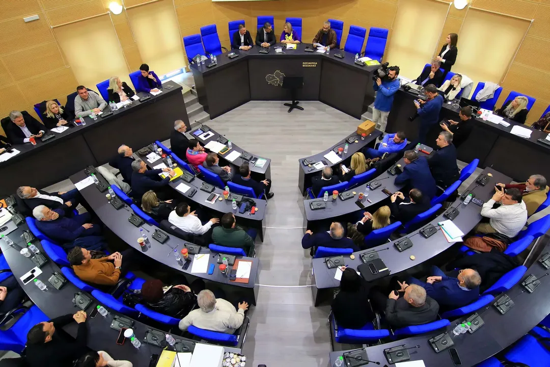 LIVE ΕΔΩ η τριπλή συνεδρίαση του Περιφερειακού Συμβουλίου Θεσσαλίας (VIDEO)