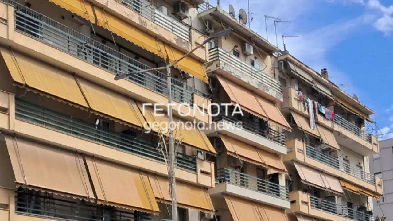 Τραγωδία στο Βόλο – Νεκρός βρέθηκε άντρας που έπεσε από μπαλκόνι πολυκατοικίας υπό αδιευκρίνιστες συνθήκες
