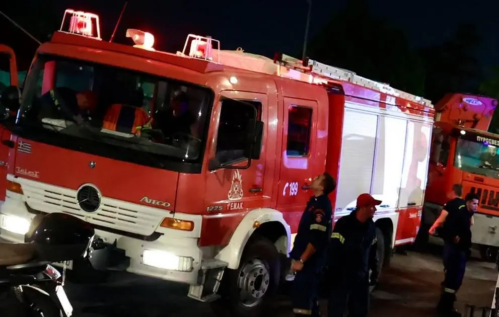 Μεγάλη φωτιά στην Λάρισα