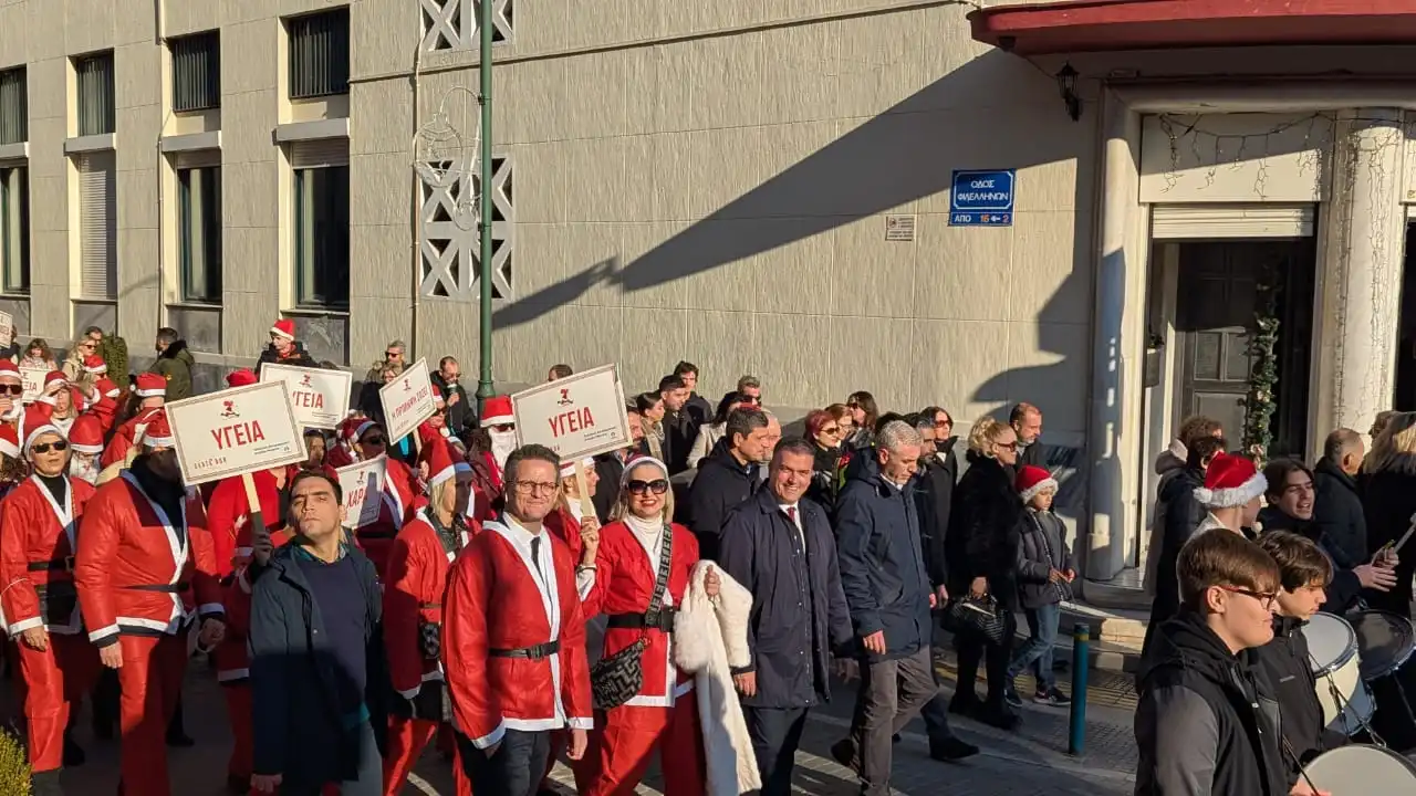 Santa Walk Λάρισα | Μηνύματα αισιοδοξίας, θάρρους και αλληλεγγύης (ΦΩΤΟ)