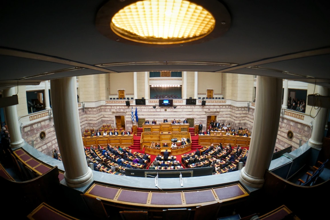 LIVE | Δεύτερη μέρα της συζήτησης στη Βουλή για την πρόταση δυσπιστίας