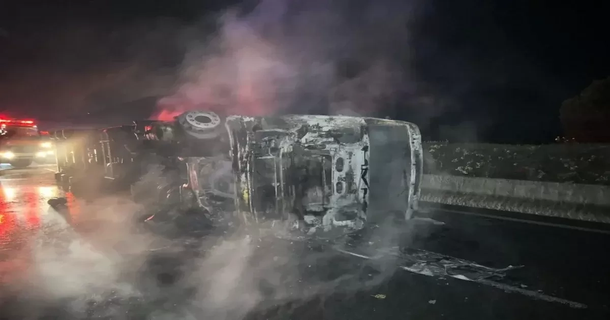 Δυστύχημα με ανατροπή νταλίκας στην Αθηνών-Λαμίας – Τέσσερις νεκροί από τροχαία το τελευταίο 24ωρο