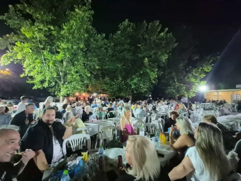 Η Σκοτούσα... γλέντησε για να στηρίξει τον Αντώνη της (ΦΩΤΟ)