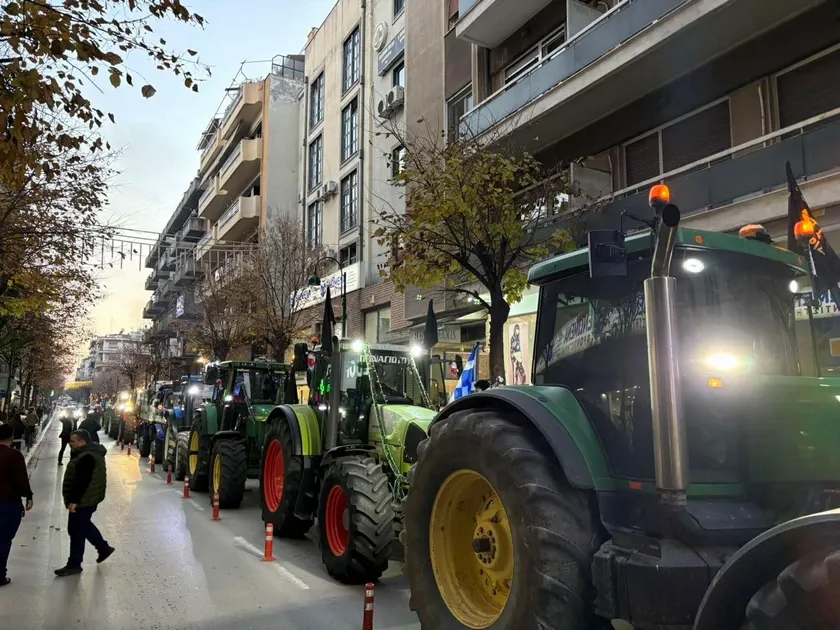 Αγροτικές κινητοποιήσεις στη Λάρισα με φόντο την επίσκεψη Μητσοτάκη